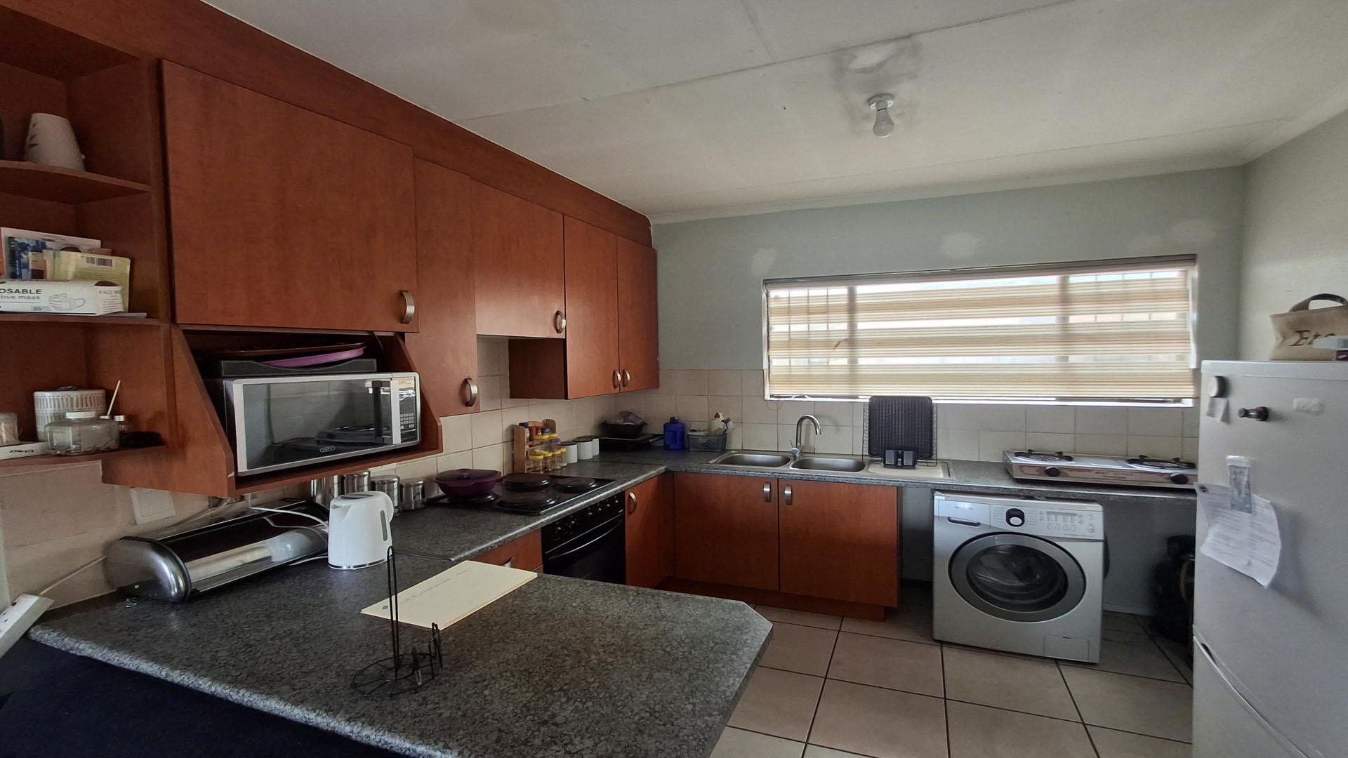 Kitchen - 10 square meters of property in Edleen
