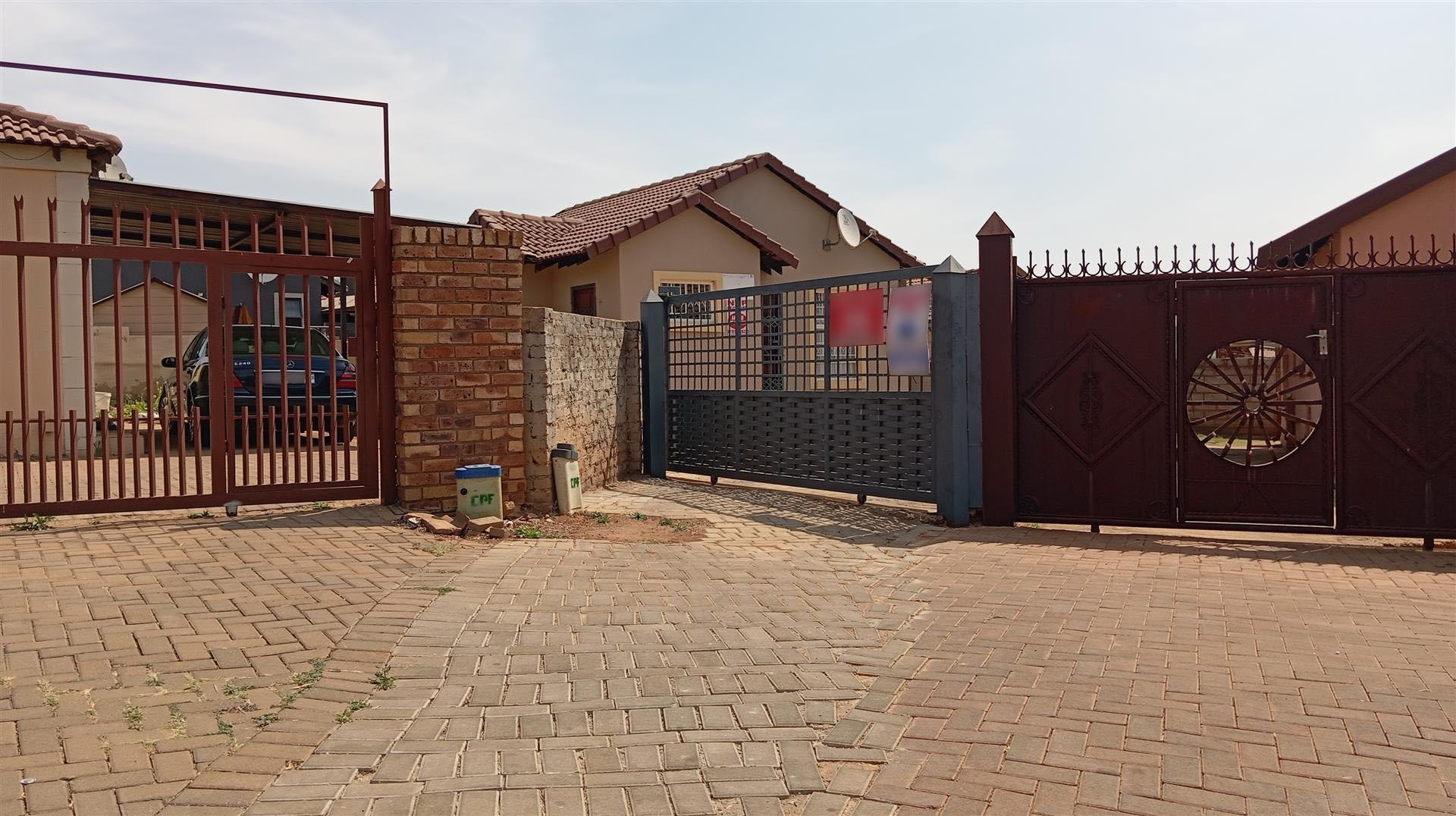 Front View of property in Lotus Gardens