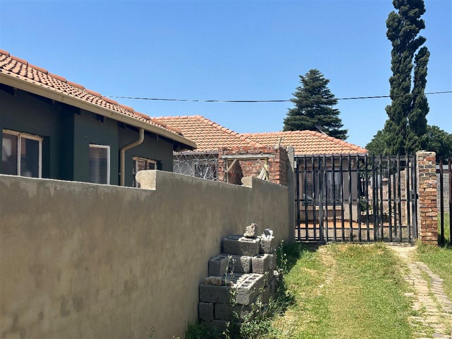 Front View of property in Cresslawn