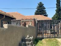 Front View of property in Cresslawn