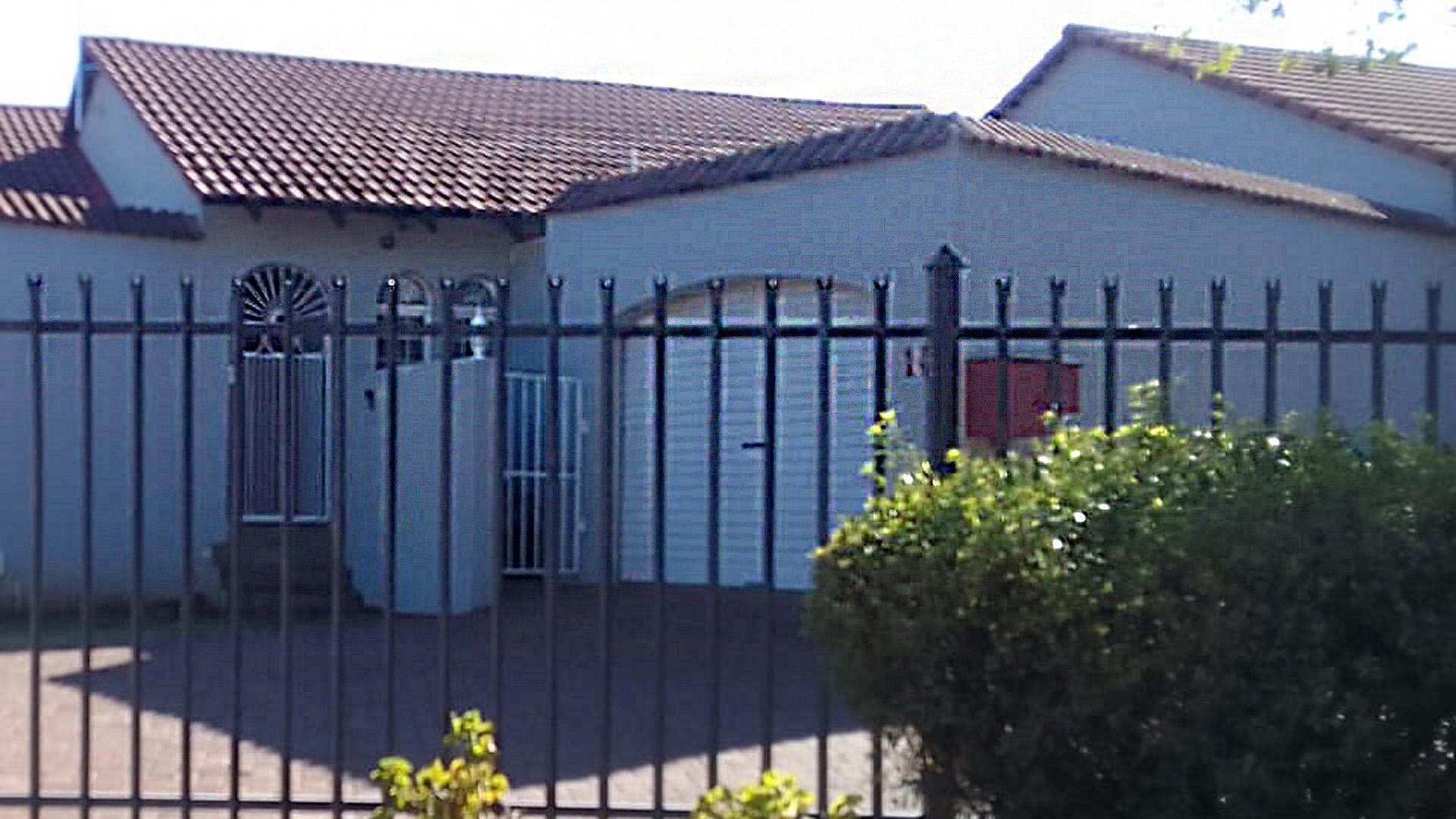 Front View of property in Heuwelsig