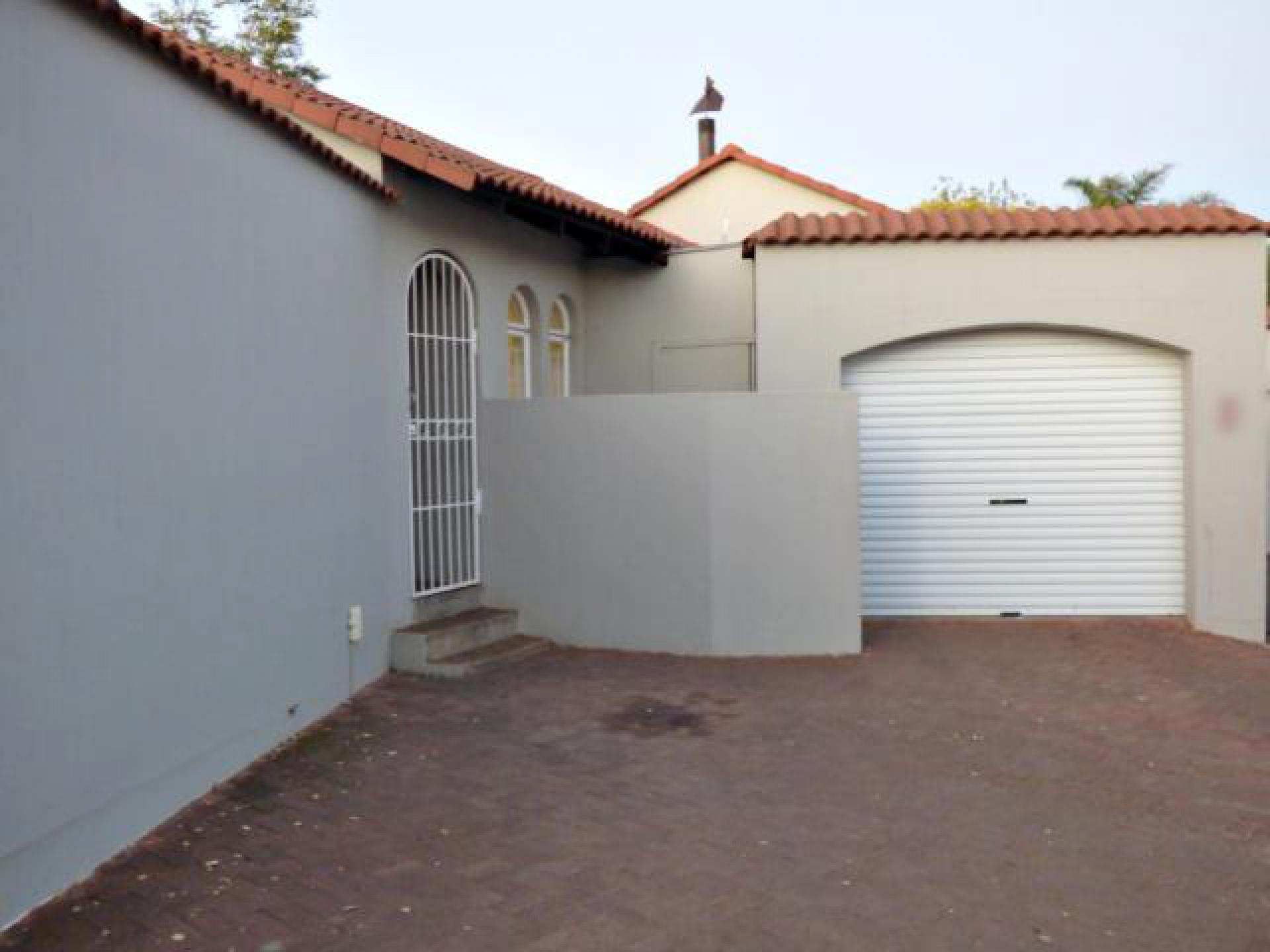 Front View of property in Heuwelsig