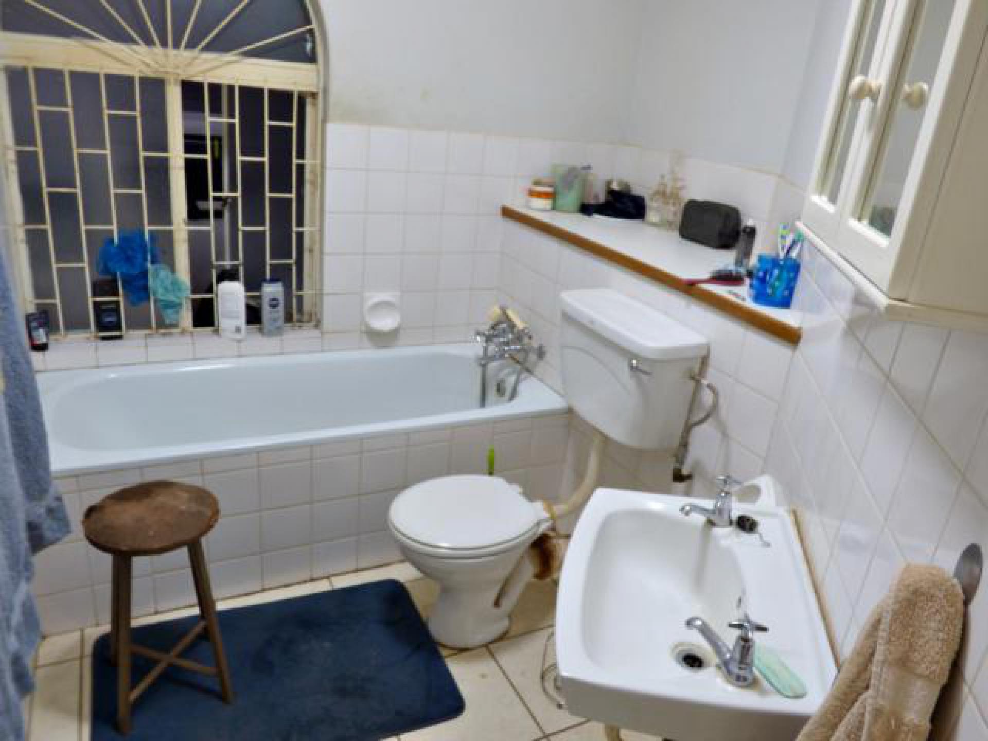 Bathroom 1 of property in Heuwelsig