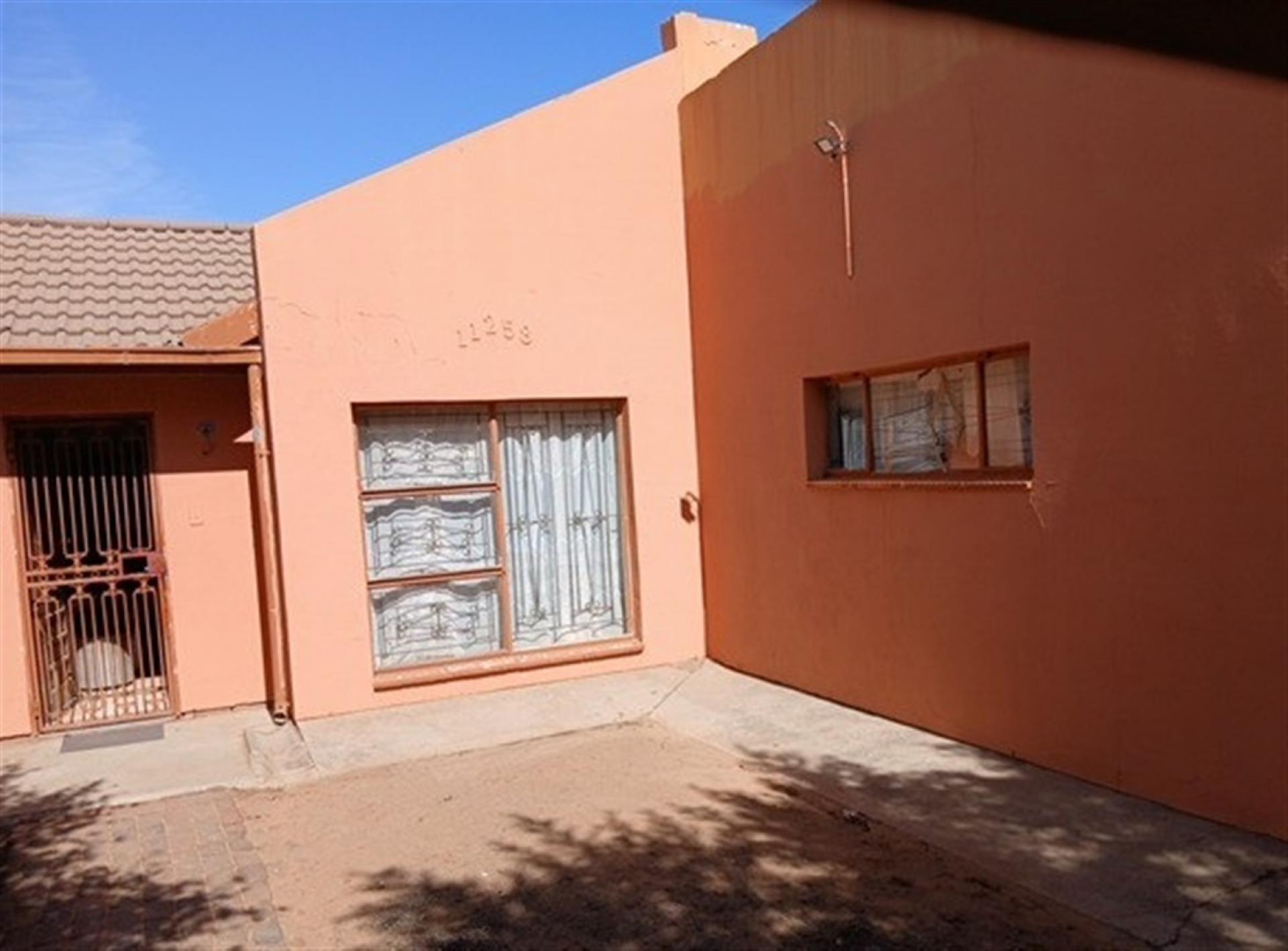 Front View of property in Blomanda