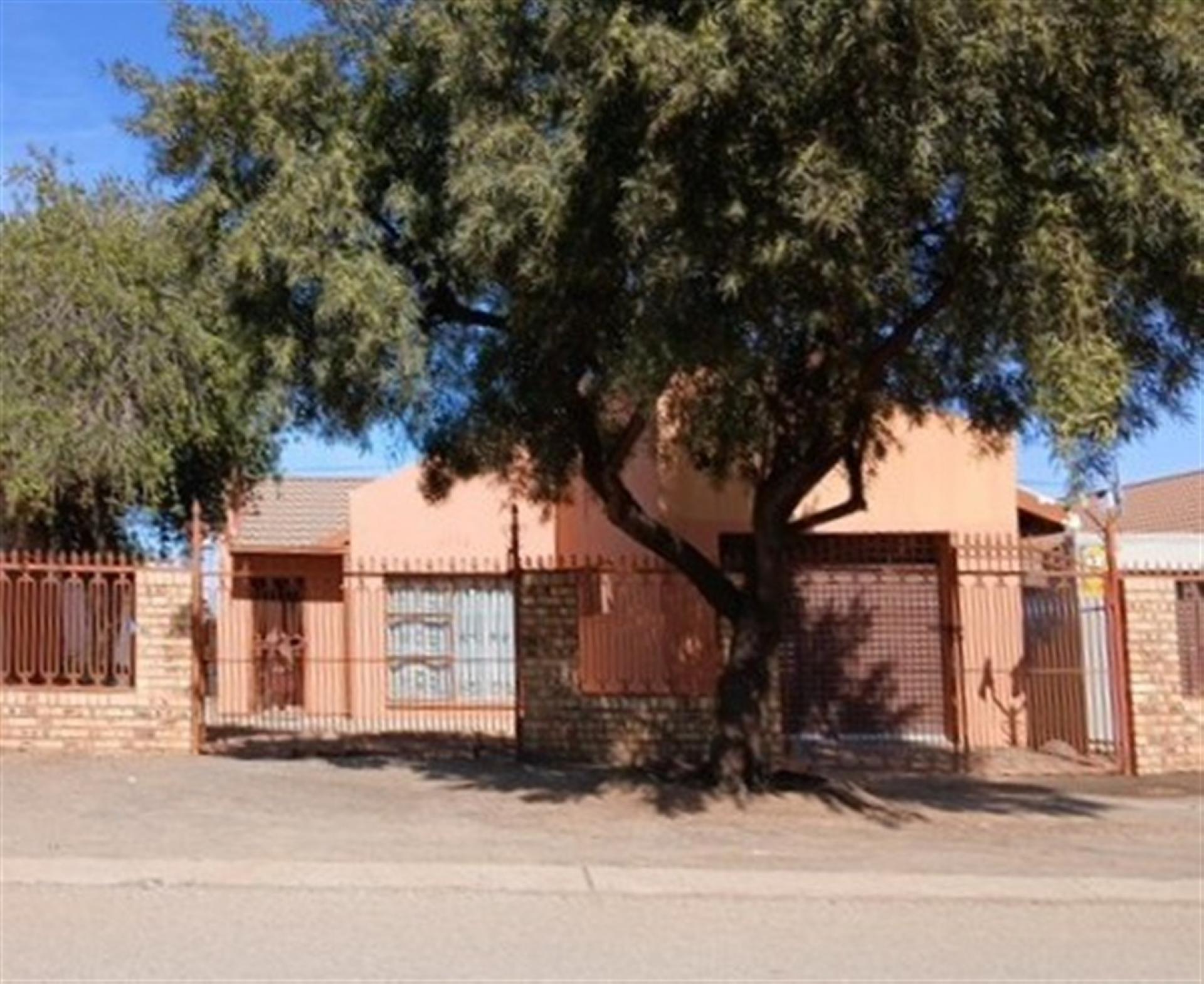Front View of property in Blomanda