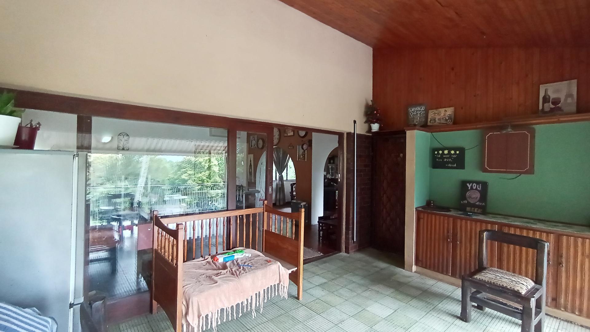 Patio - 52 square meters of property in Amanzimtoti 