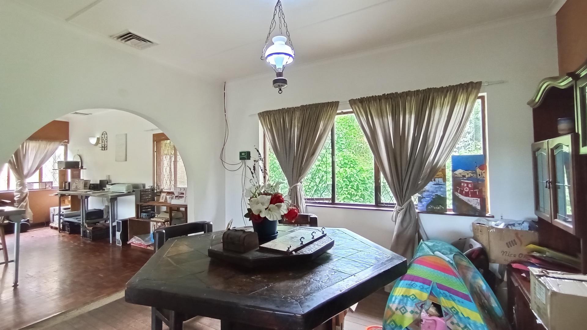 Dining Room - 14 square meters of property in Amanzimtoti 