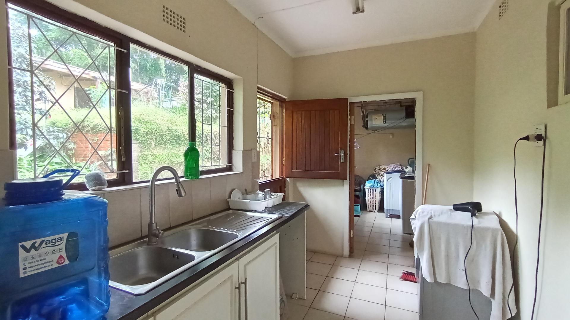 Kitchen - 36 square meters of property in Amanzimtoti 