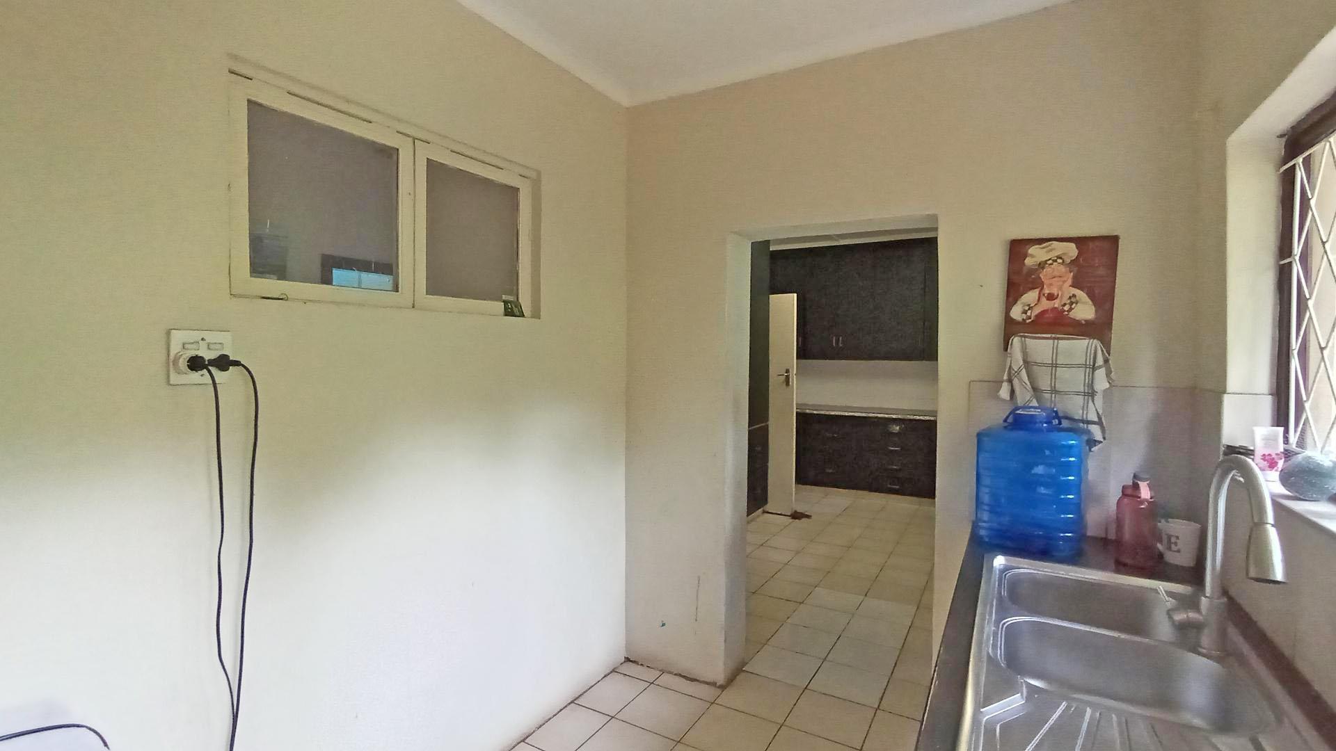 Kitchen - 36 square meters of property in Amanzimtoti 