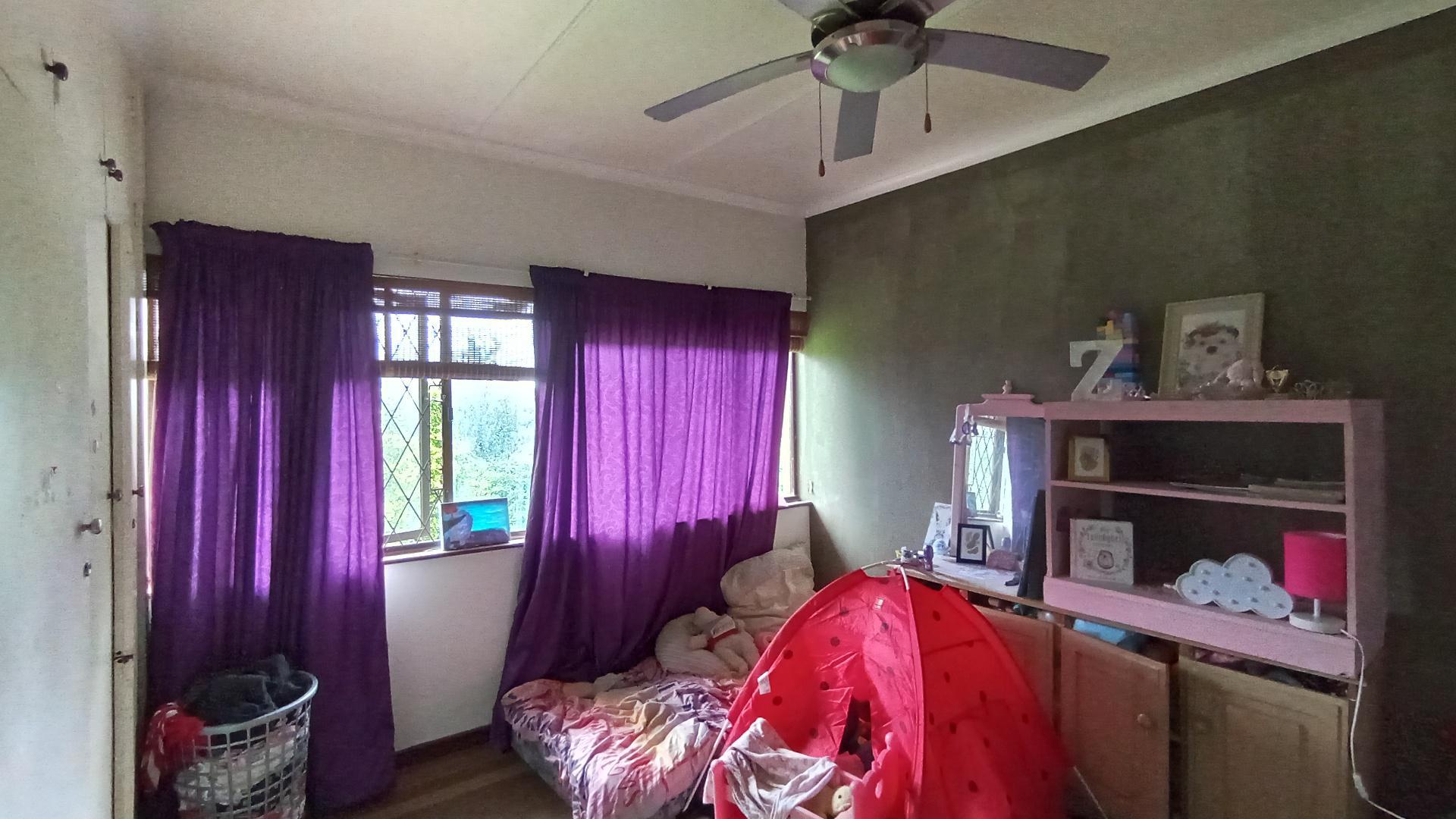 Bed Room 2 - 16 square meters of property in Amanzimtoti 