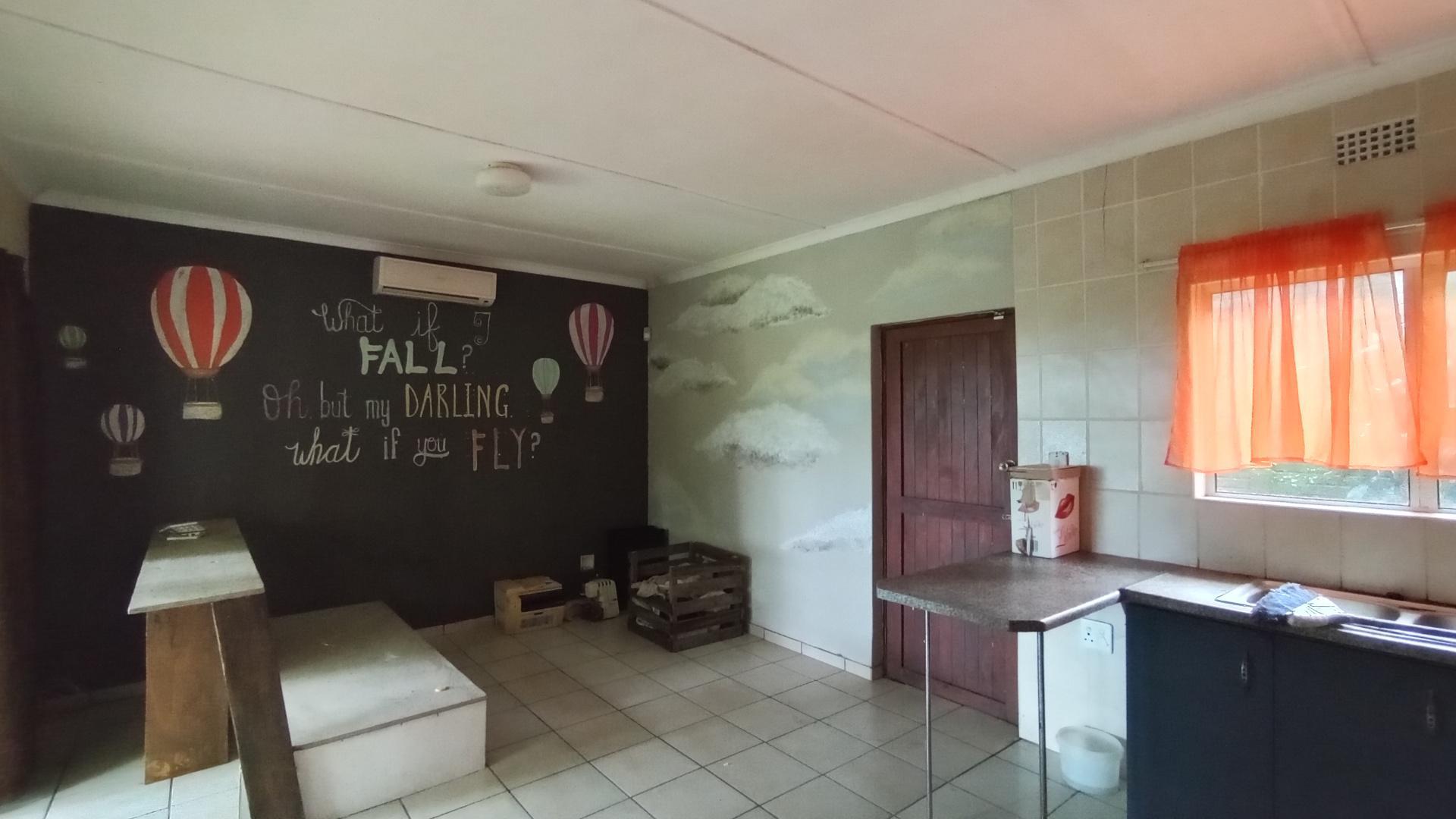 Flatlet - 31 square meters of property in Amanzimtoti 