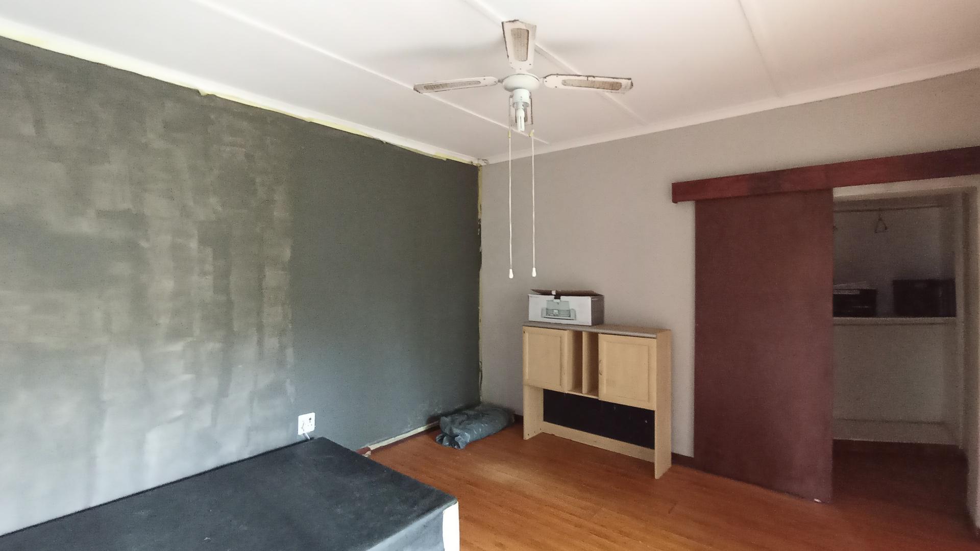 Flatlet - 31 square meters of property in Amanzimtoti 