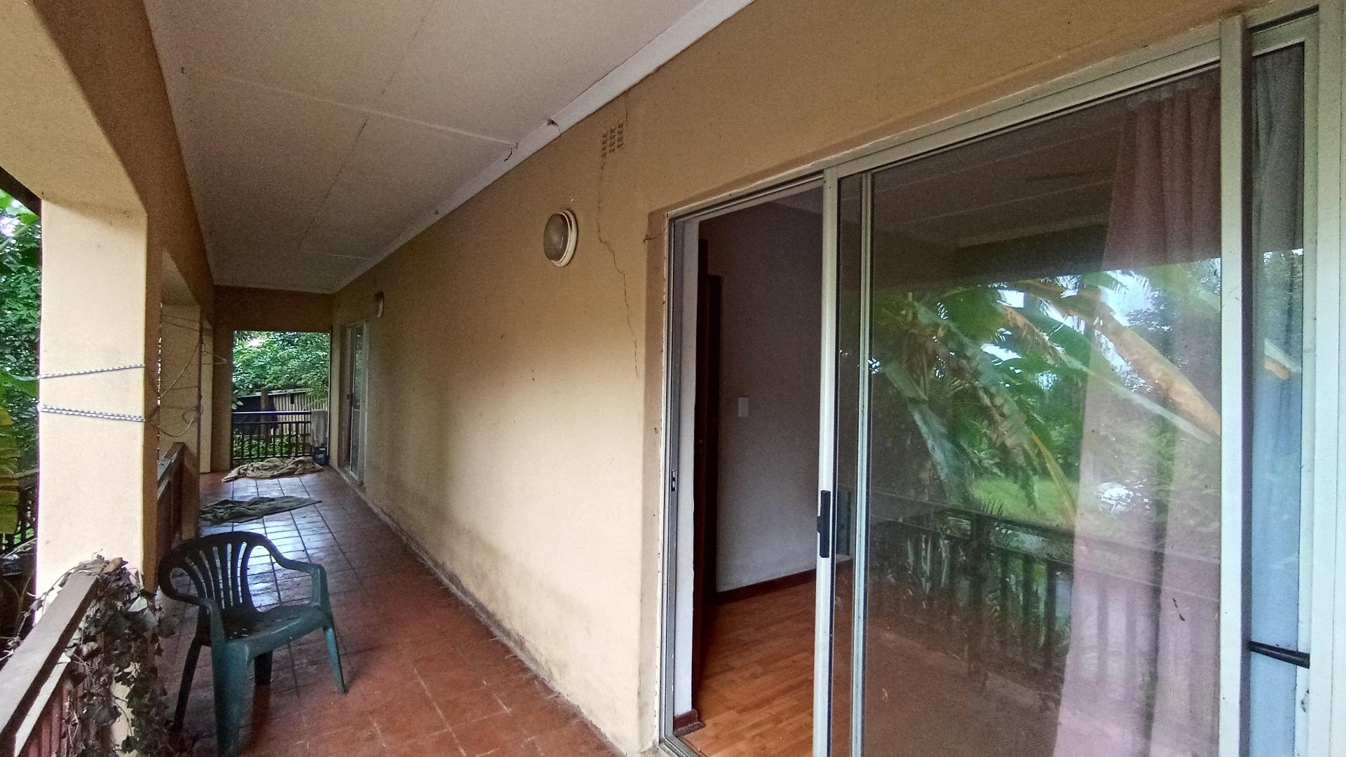 Patio - 52 square meters of property in Amanzimtoti 
