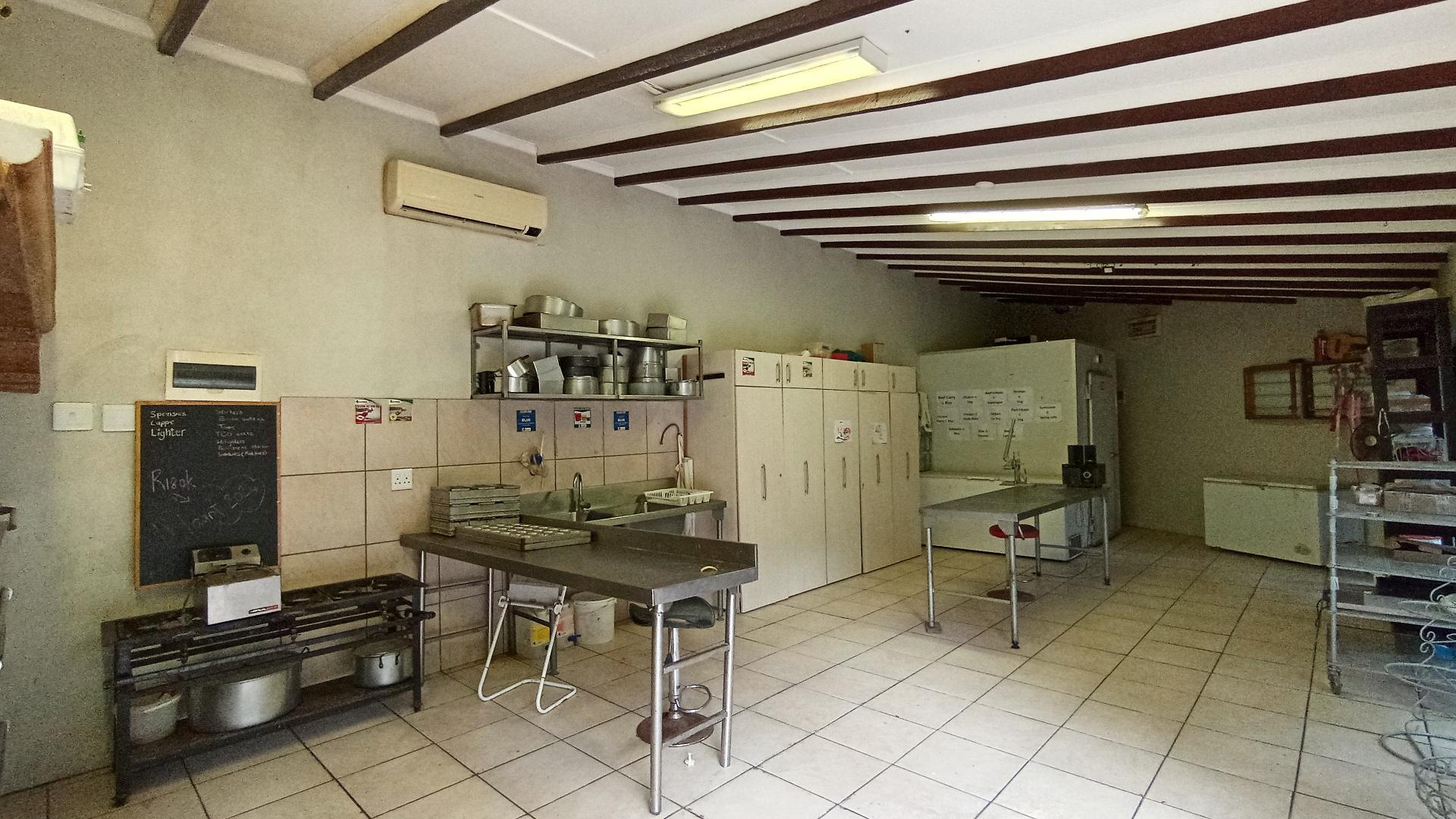 Spaces - 28 square meters of property in Amanzimtoti 