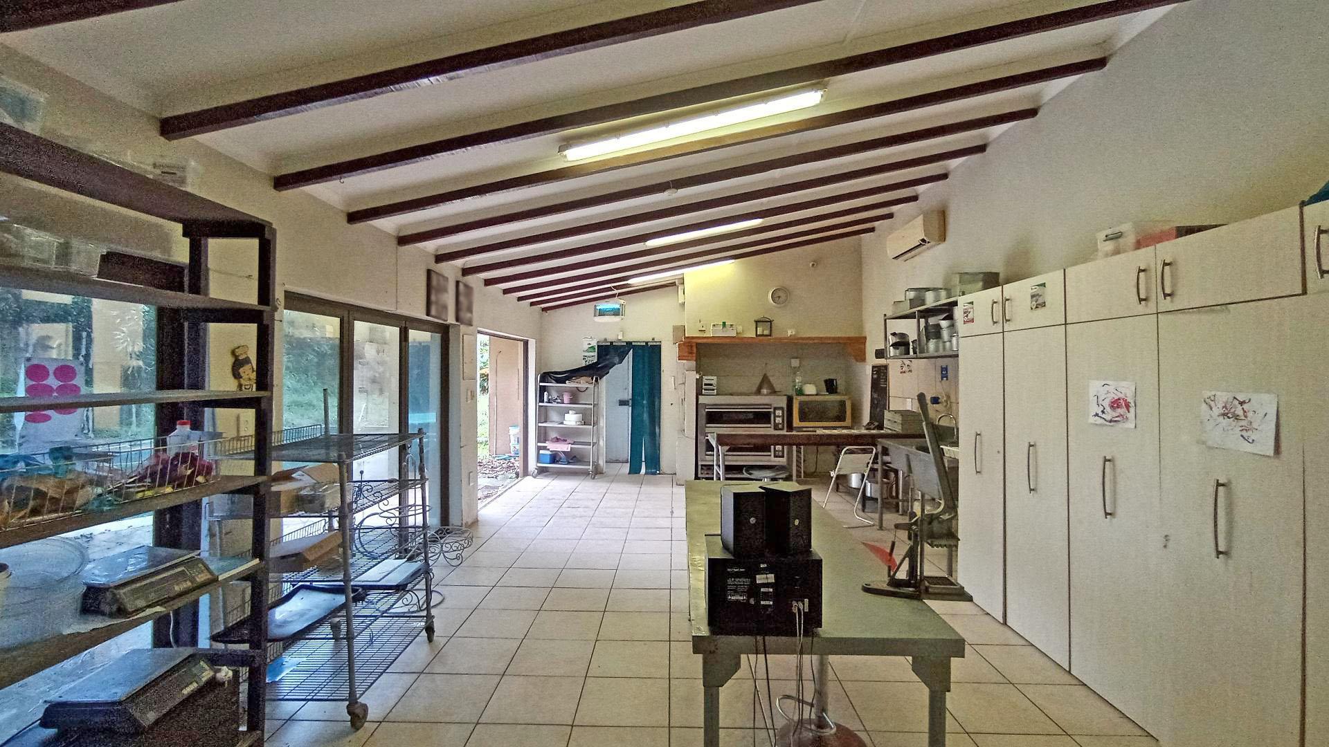 Spaces - 28 square meters of property in Amanzimtoti 