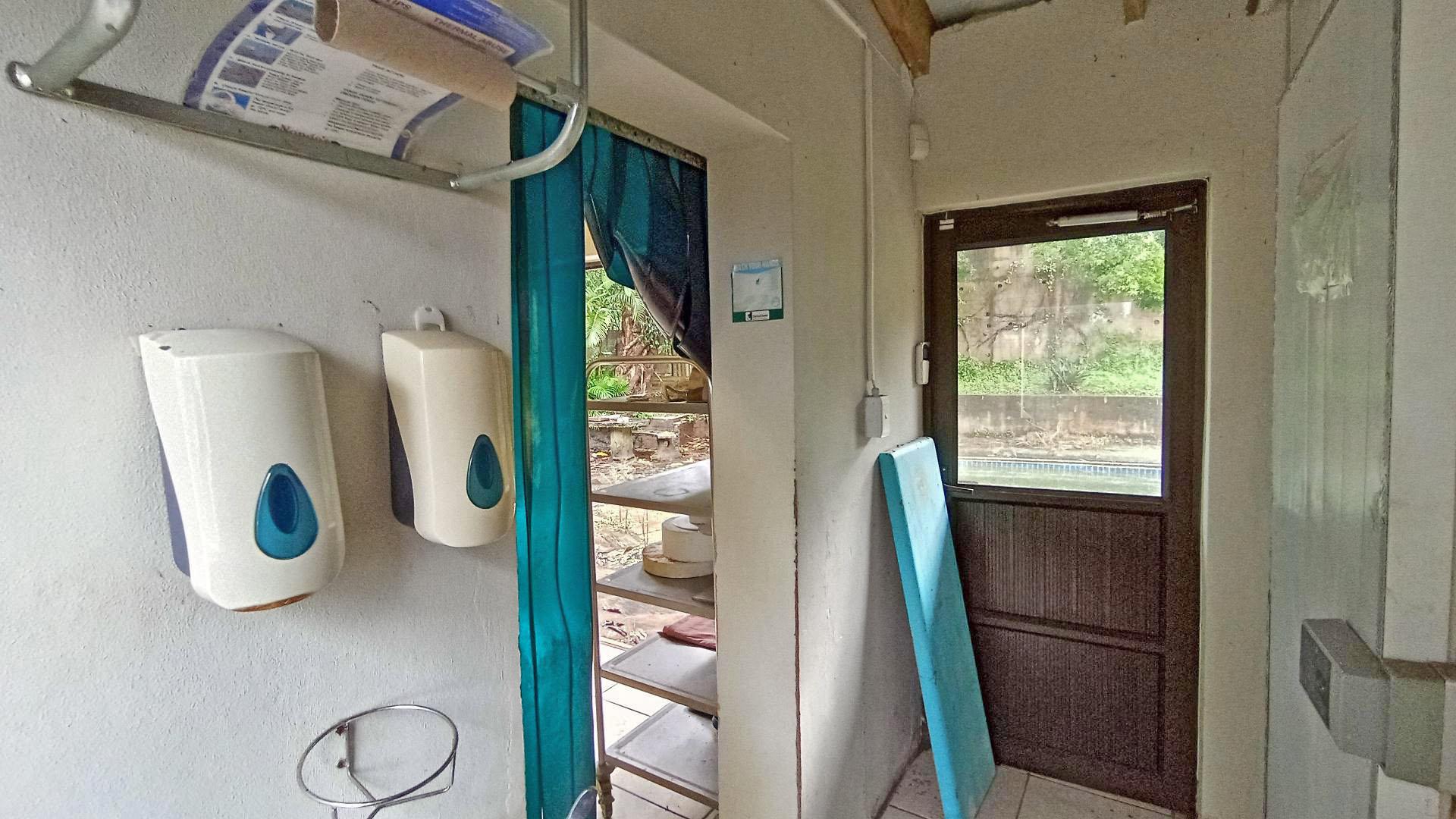 Spaces - 28 square meters of property in Amanzimtoti 