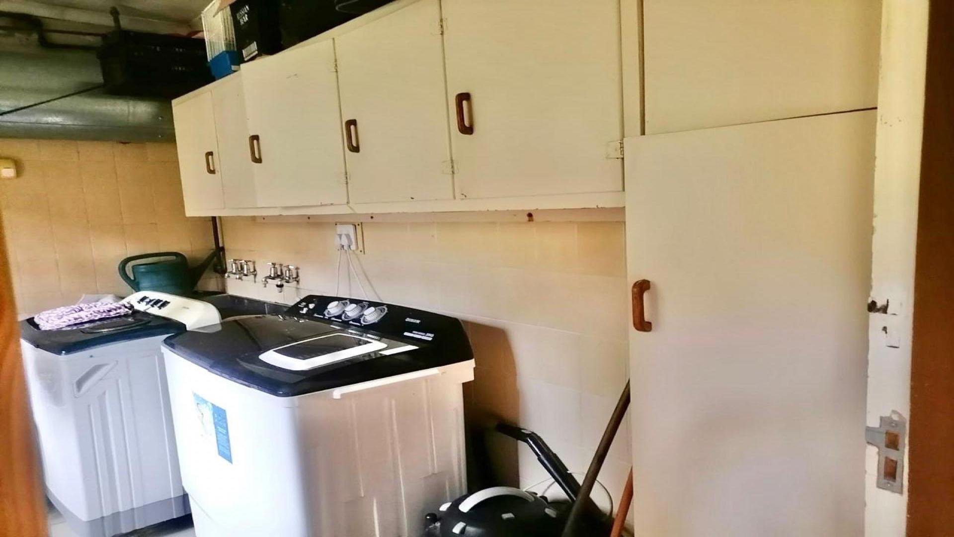 Laundry Room  of property in Amanzimtoti 