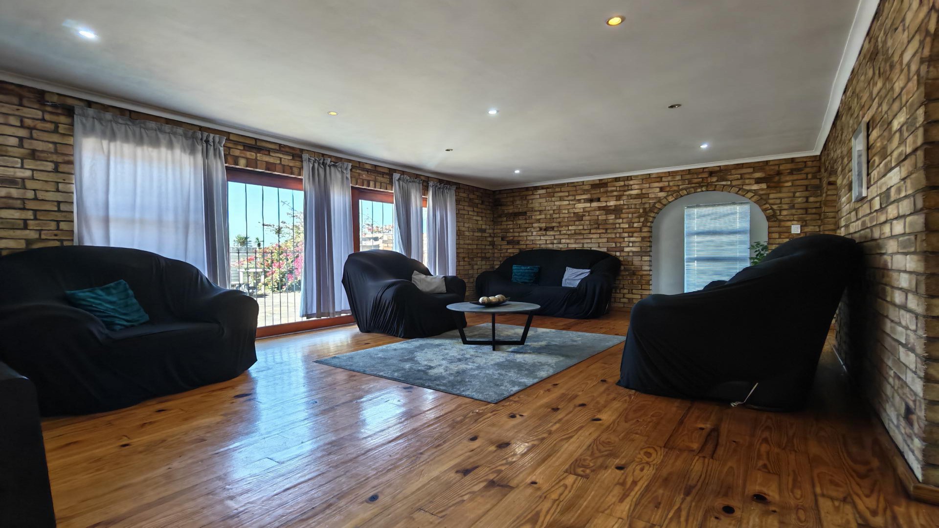 Lounges of property in Rowallan Park