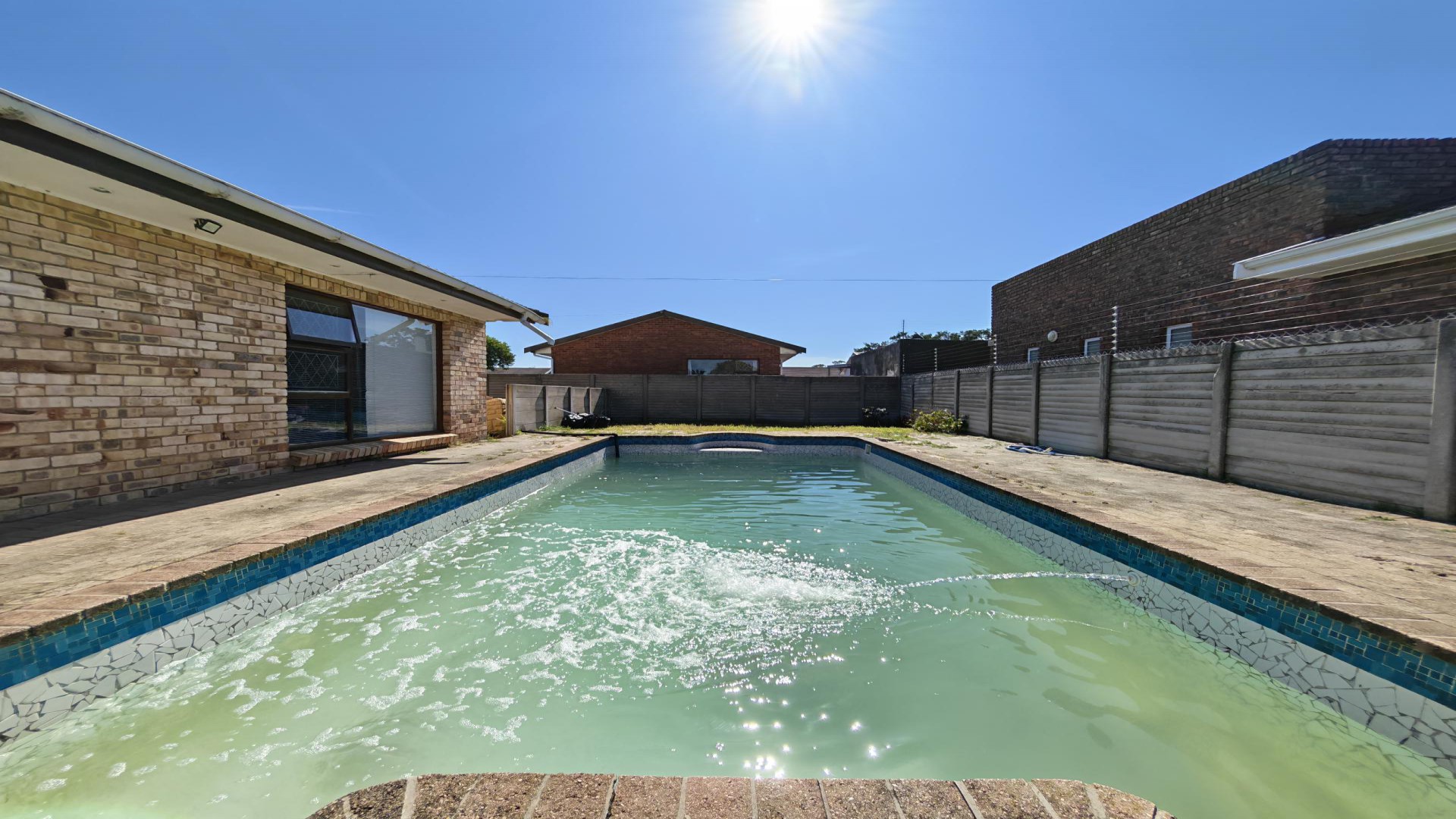 Swimming Pool of property in Rowallan Park