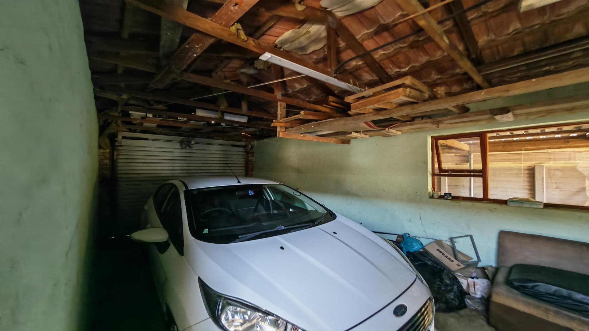 Garage of property in Rowallan Park