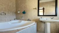 Bathroom 2 of property in Rowallan Park