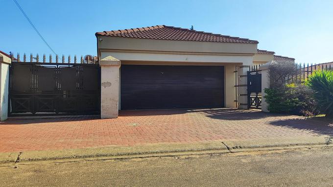 Standard Bank SIE Sale In Execution 4 Bedroom House for Sale in Dawn Park - MR589841