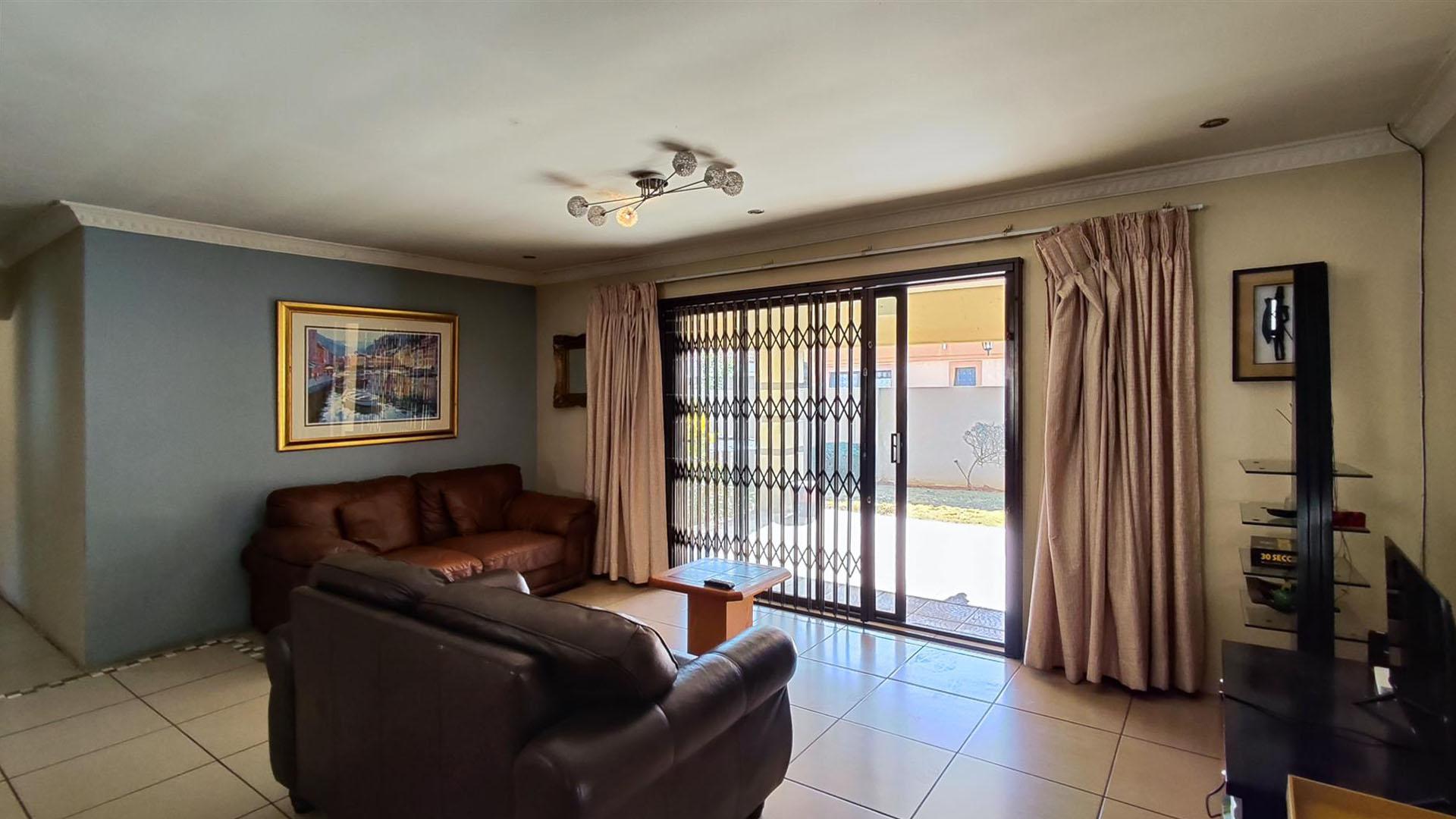 Informal Lounge - 31 square meters of property in Dawn Park
