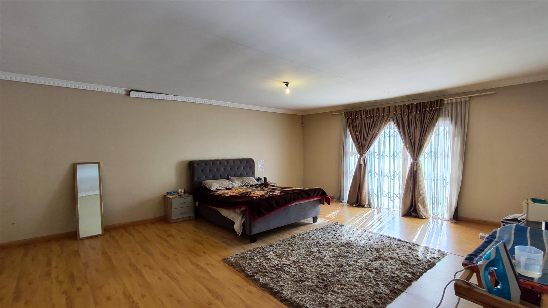Main Bedroom - 64 square meters of property in Dawn Park