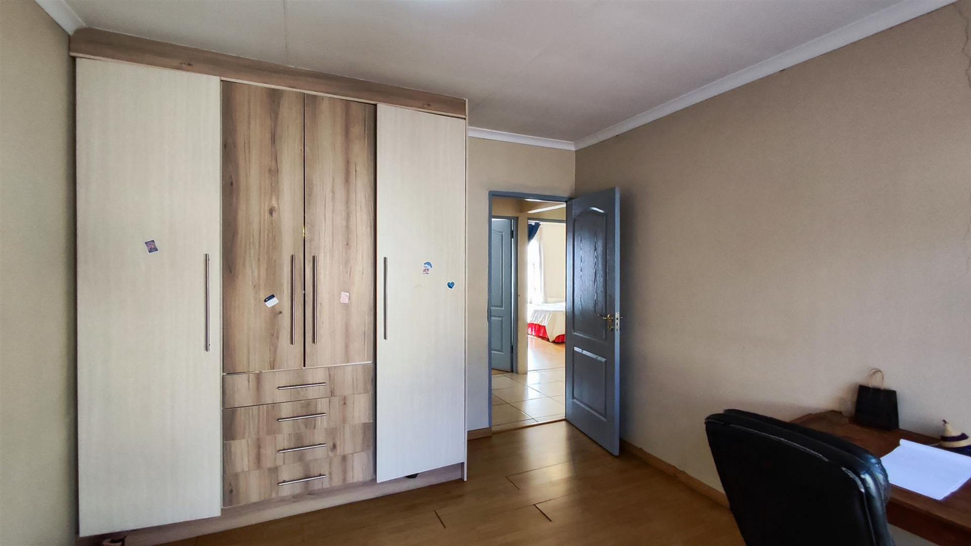 Bed Room 3 - 16 square meters of property in Dawn Park