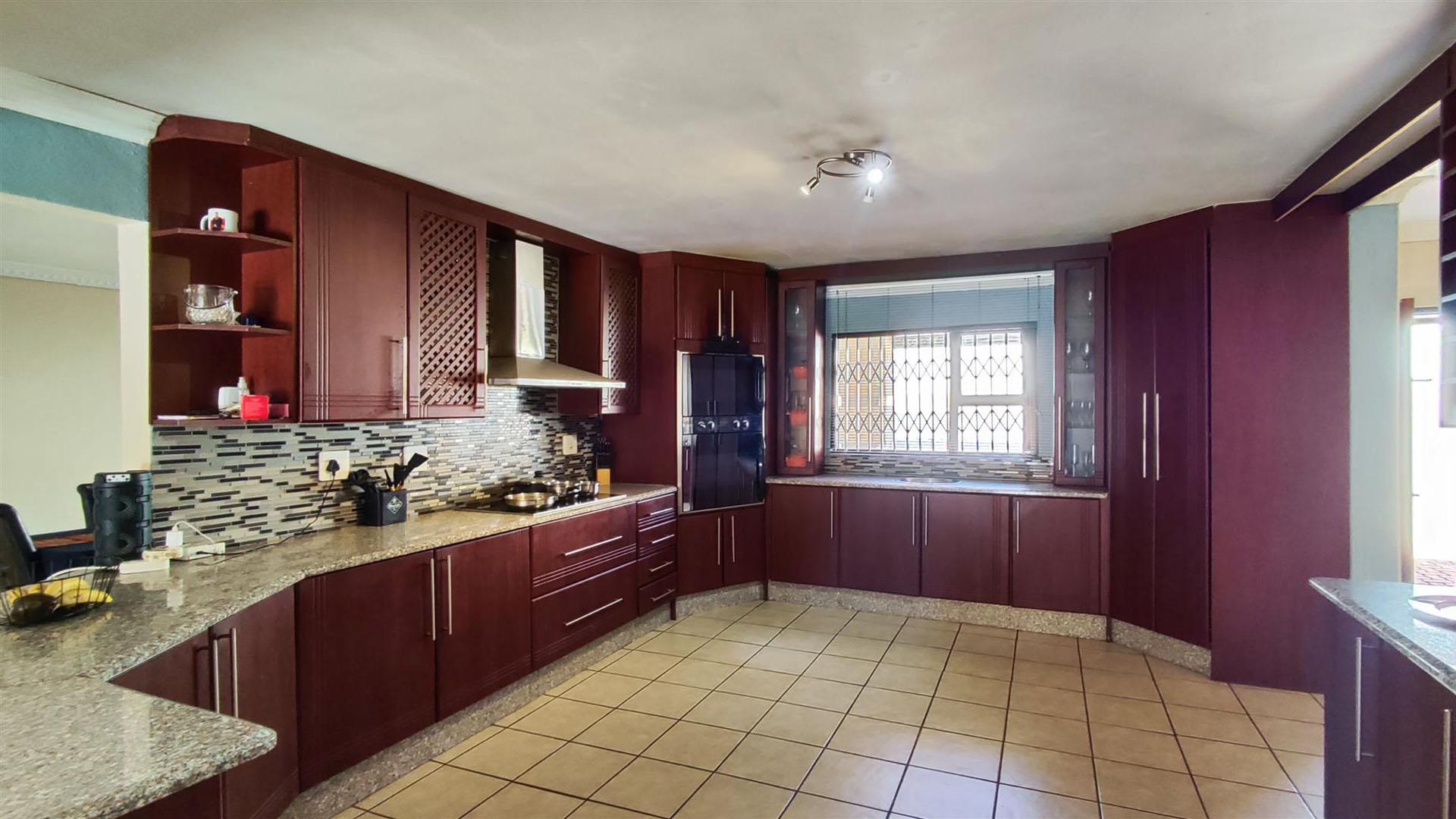 Kitchen - 25 square meters of property in Dawn Park