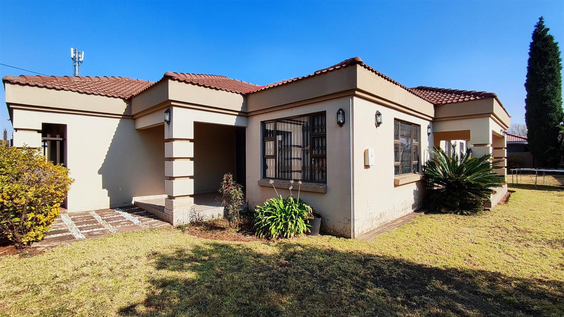 Front View of property in Dawn Park