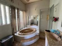 Main Bathroom of property in Mtunzini