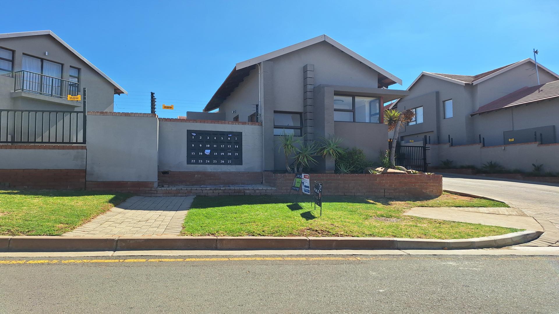 Front View of property in Mangaung
