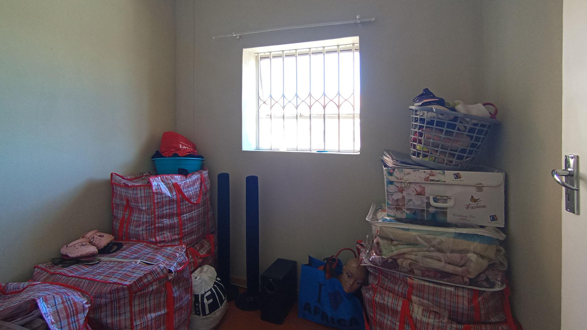 Bed Room 1 - 6 square meters of property in Waterkloof Glen