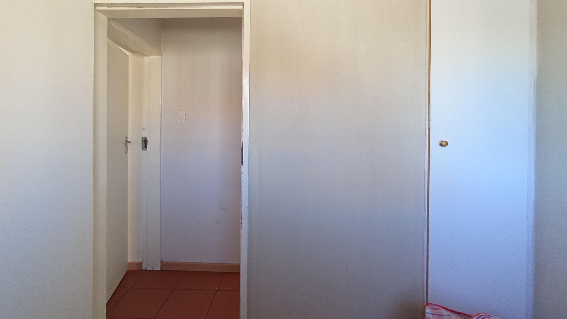 Bed Room 1 - 6 square meters of property in Waterkloof Glen