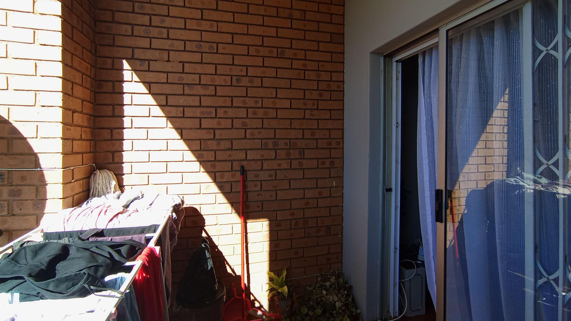 Balcony - 7 square meters of property in Waterkloof Glen