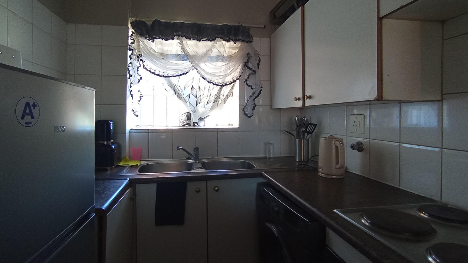 Kitchen - 7 square meters of property in Waterkloof Glen