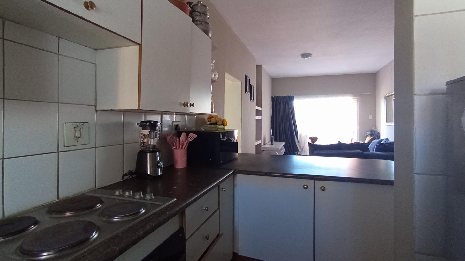 Kitchen - 7 square meters of property in Waterkloof Glen