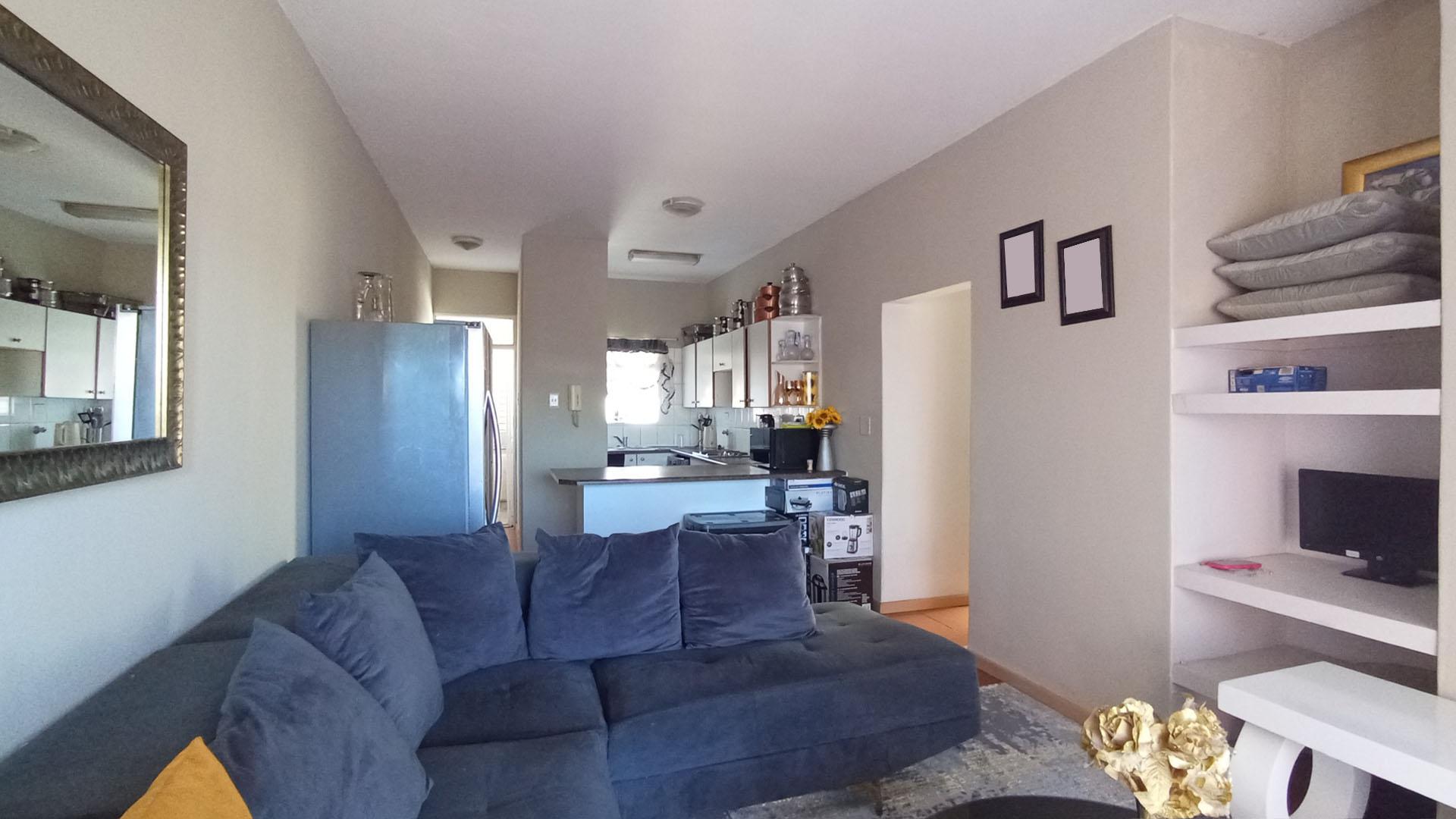 Lounges - 19 square meters of property in Waterkloof Glen