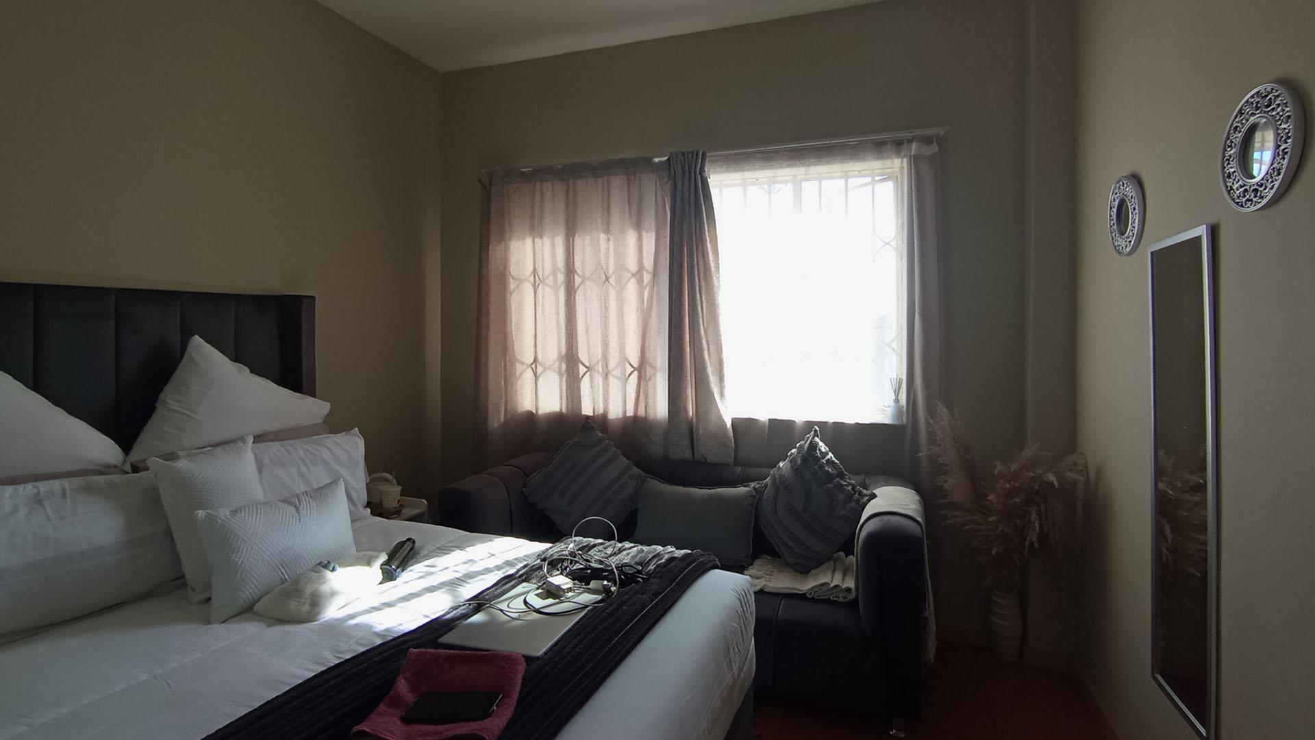 Bed Room 2 - 13 square meters of property in Waterkloof Glen