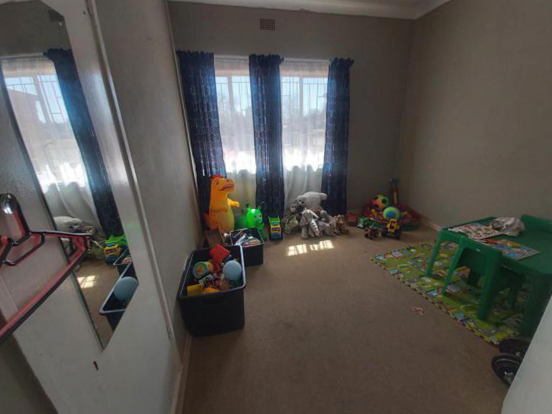 Bed Room 1 of property in Stilfontein