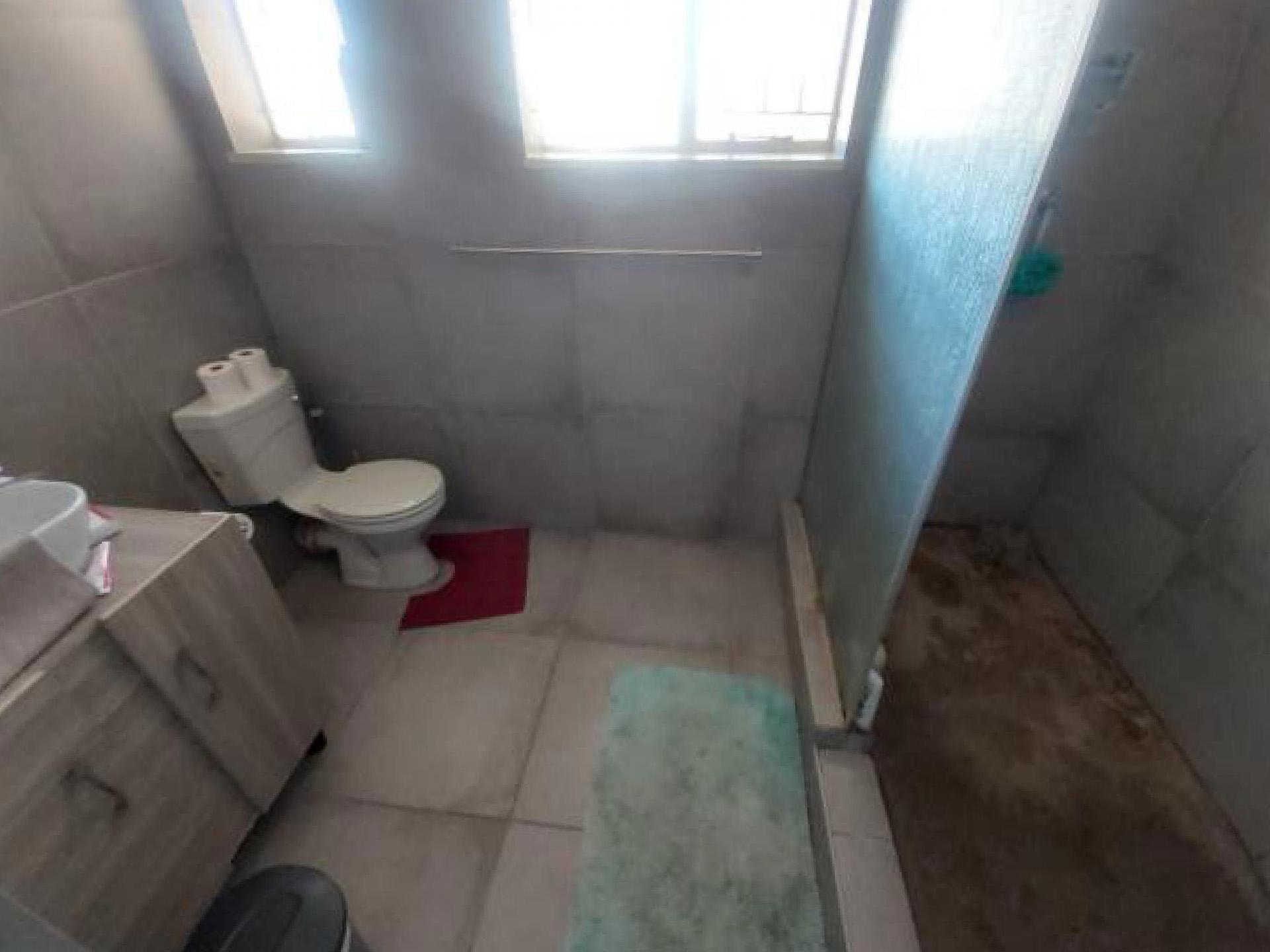 Bathroom 1 of property in Stilfontein