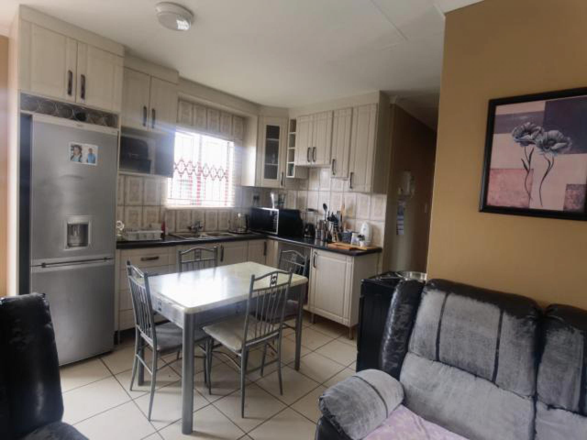 Kitchen of property in Karino