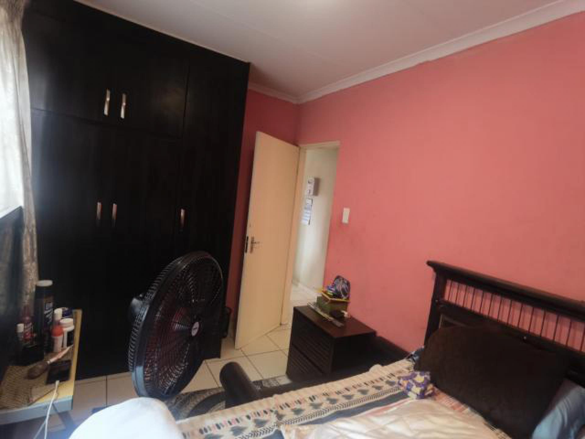 Bed Room 1 of property in Karino