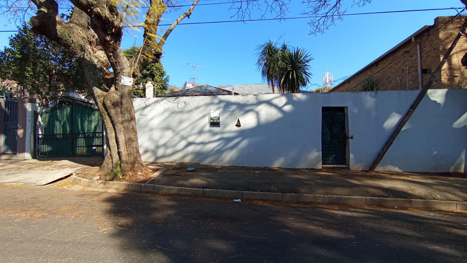Front View of property in Orange Grove