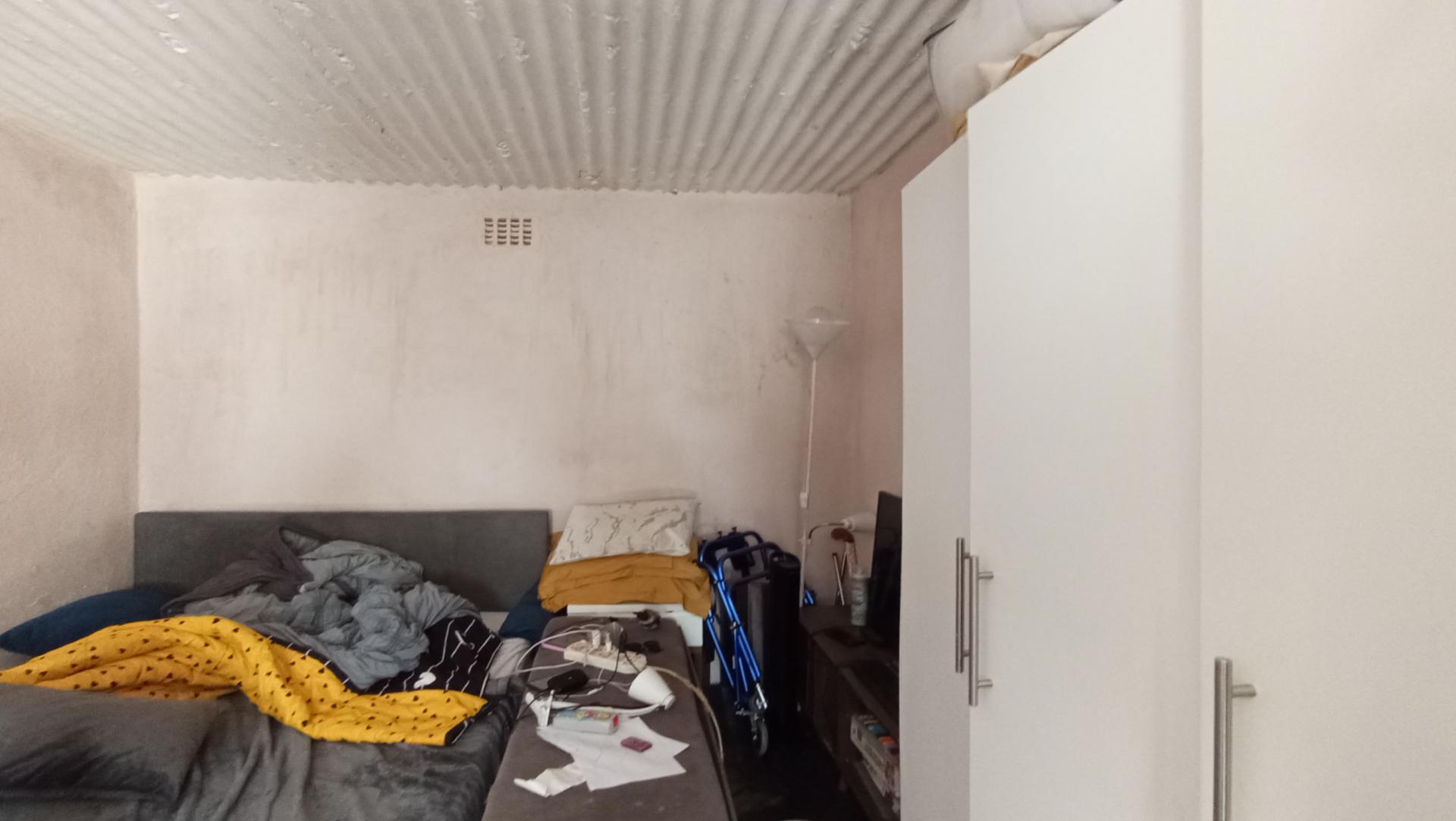 Bed Room 1 - 47 square meters of property in Orange Grove