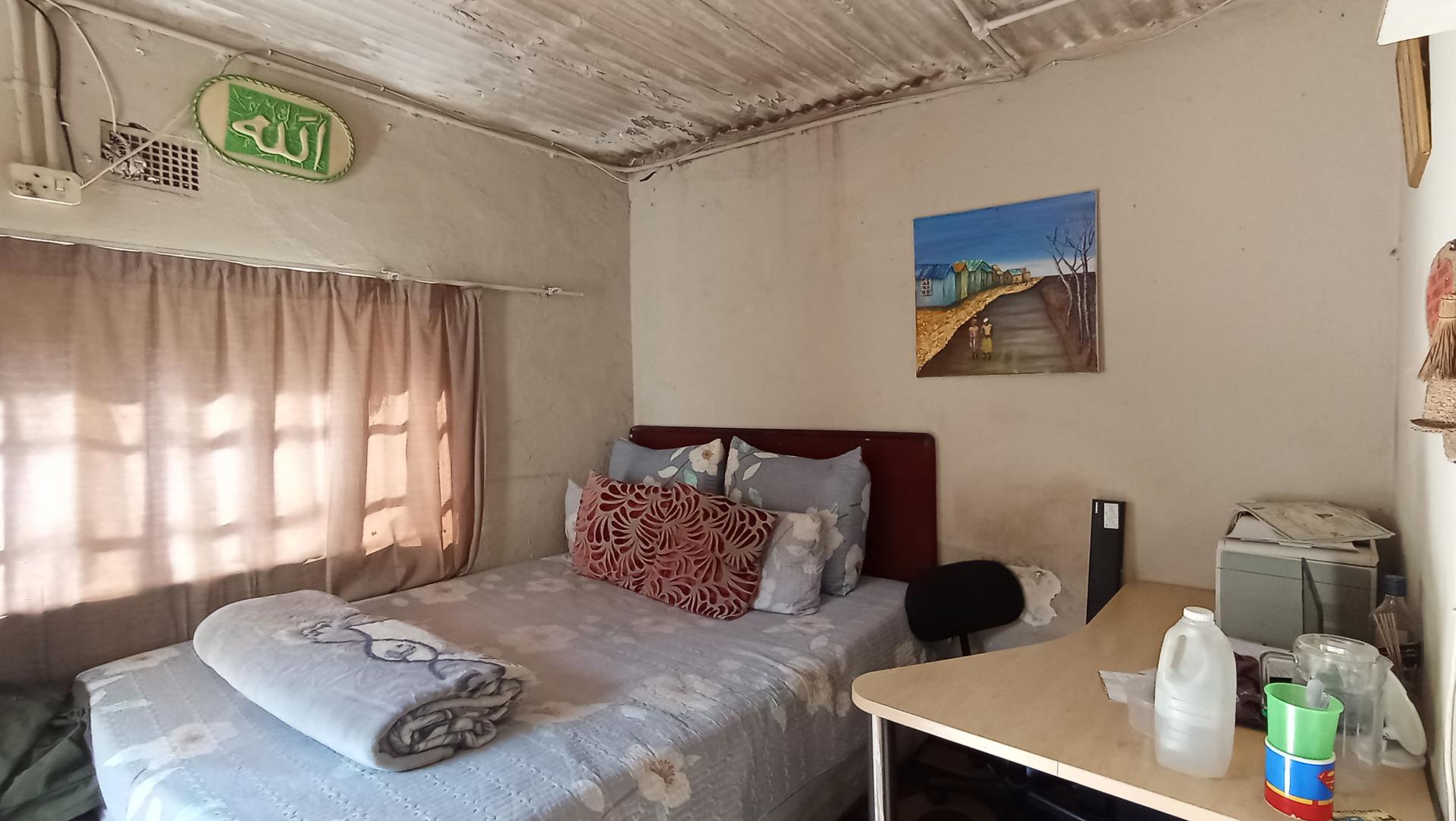 Bed Room 1 - 47 square meters of property in Orange Grove