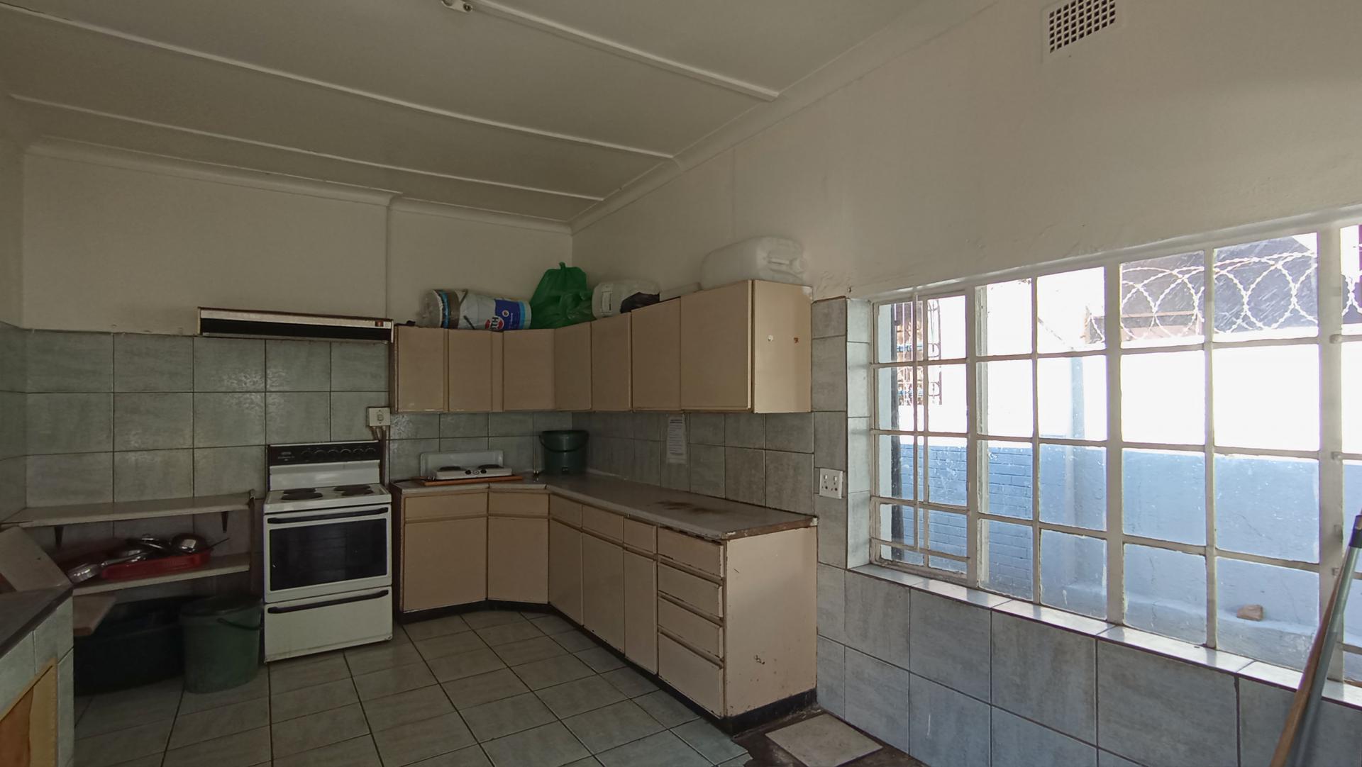 Kitchen - 20 square meters of property in Orange Grove