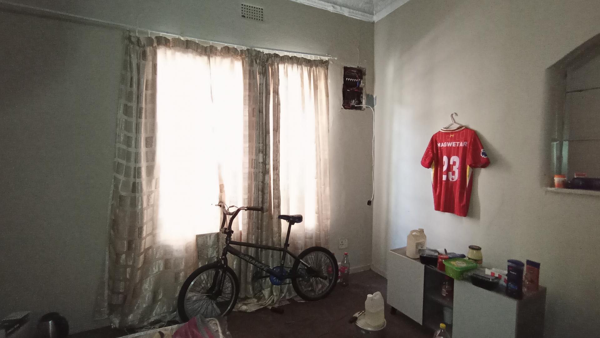 Bed Room 2 - 18 square meters of property in Orange Grove