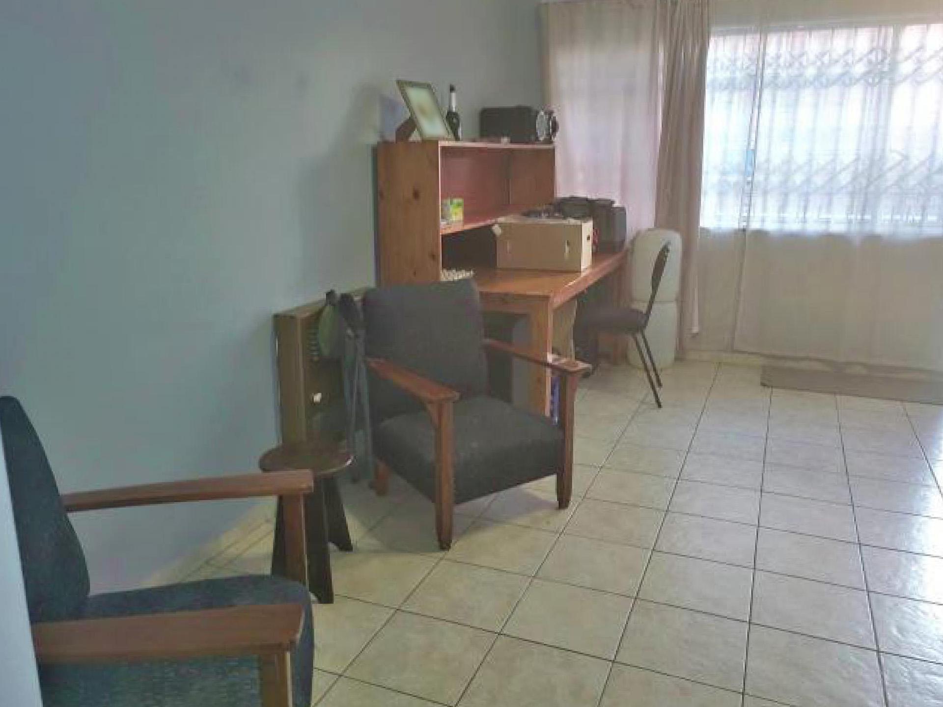 Lounges of property in Lambton
